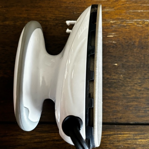 Steamfast Handheld Steamer with Green Dial - Picture 2 of 3